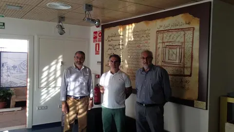 Salado con el alcalde de Cútar, Francisco Ruiz