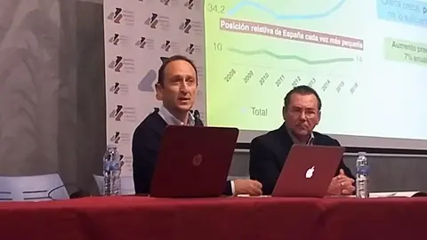 Momento de la ponencia de Enrique Colilles, gerente de TROPS