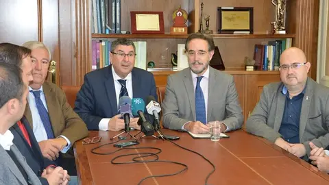 Reunidos para tratar la vuelta del tranvía