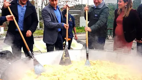 Autoridades moviendo las migas