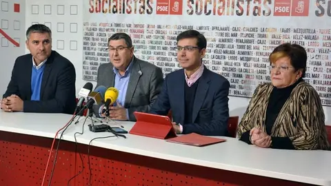 Los miembros del PSOE en la rueda de prensa
