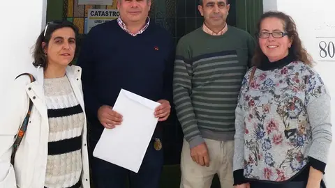 PSOE y andalucistas registrando la moción