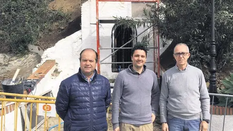 El arquitecto Pablo Pastor, el alcalde Laureano Martín y Rafael Campano, empresario.