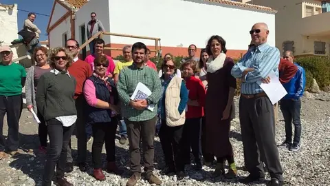 Miembros y simpatizantes de IU con la diputada en Lagos