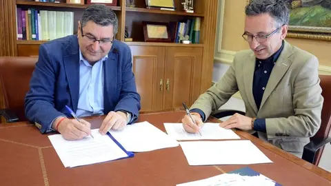firma del alcalde y representante deTecnova
