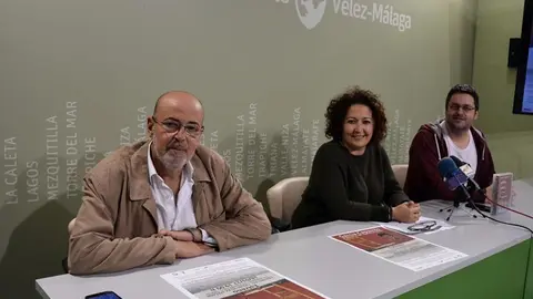La concejala con los artífices del documental