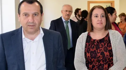 El delegado del gobierno y la alcaldesa en el consultorio de Torre de Benagalbón