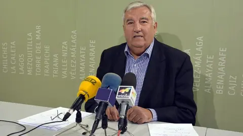 Méndez-Trelles en la rueda de prensa