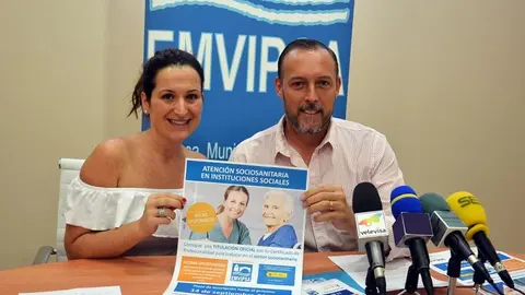 Vilches presentando el curso