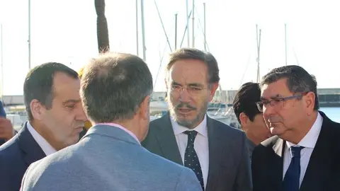 Visita de las autoridades a las obras del puerto