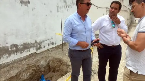 Alcaldes en el lugar de las obras