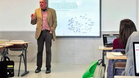 Souviron dando clase en el máster