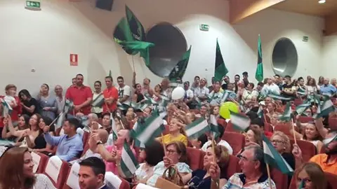 El Centro del Exilio luci&oacute; un lleno hasta la bandera