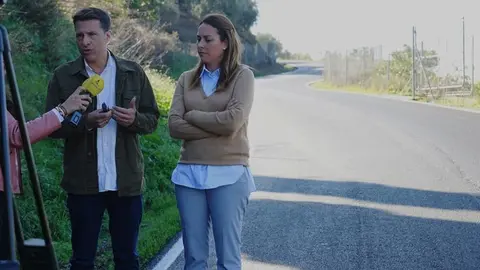 Medina y Moreno en la carretera de Frigiliana