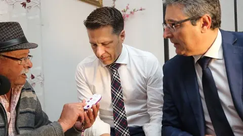 Salado y Medina con un señor