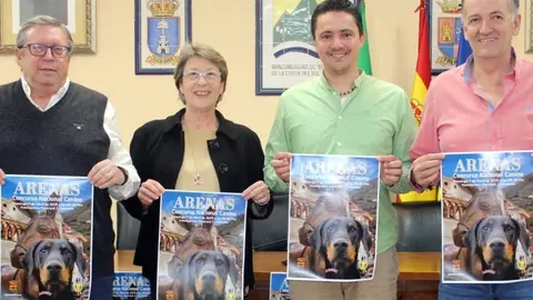 Presentación del concurso canino en Arenas