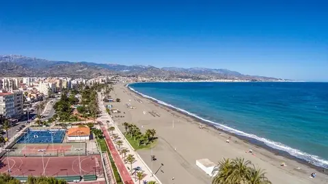 Vista aérea de la playa de Torre del Mar
