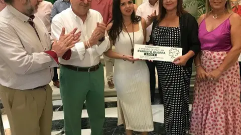 Ascen Moreno con el premio