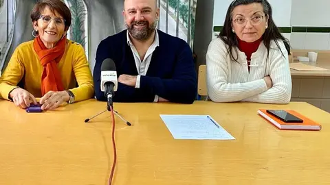 Miembros de la plataforma en rueda de prensa