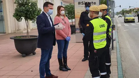 Medina y Moreno con las fuerzas de seguridad