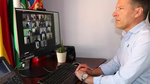 Medina en el pleno telemático de Torrox. Archivo