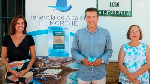 El alcalde y la concejala junto a Purificación Ruiz