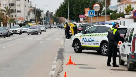 Policía Local vigilando el cierre perimetral