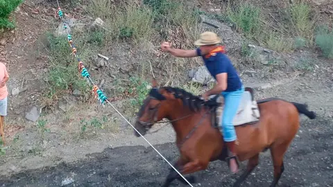 Carrera de cintas a caballo en Almáchar
