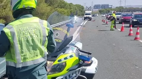 Guardia Civil en un accidente. Foto del 112