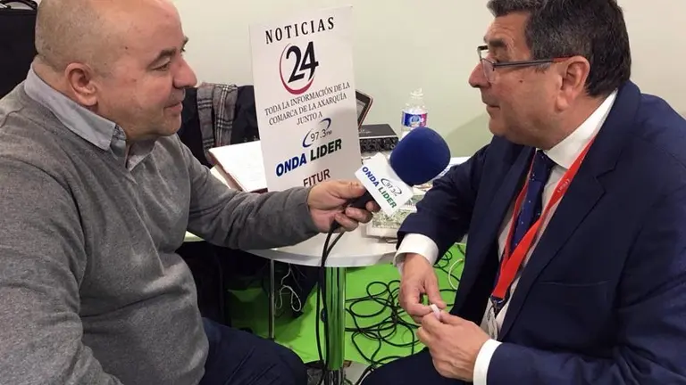 Ángel Luis Martínez con Antonio Moreno Ferrer, alcalde de Vélez-Málaga