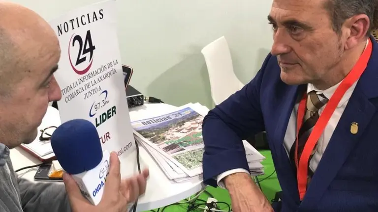 Ángel Luis Martínez con José Luis Ruiz, concejal de Turismo de Algarrobo